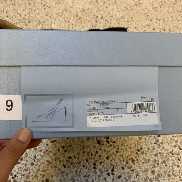 New in box Prada scalloped suede pumps in black - Picture 5 of 9